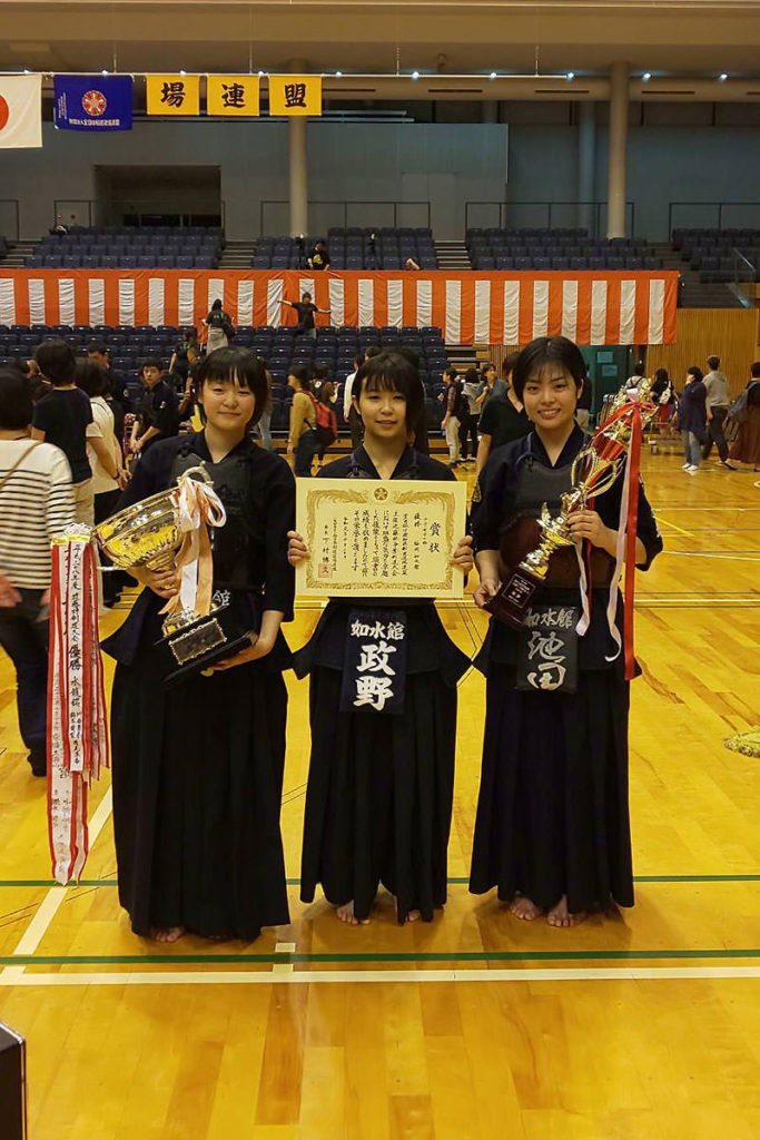 中学生女子の部　優勝　福岡如水館