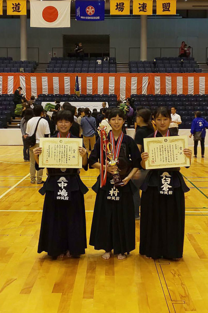 中学生女子の部　準優勝　四誠館